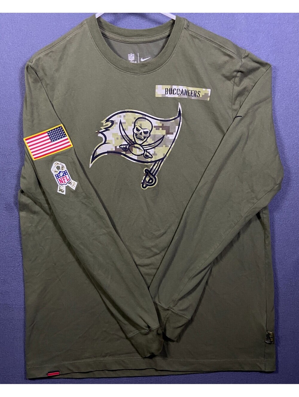 Nike Men's Tampa Bay Buccaneers 2021 Salute To Service Long Sleeve T-Shirt L EUC